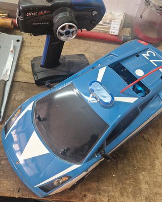 auto radiocomandata con motore a scoppio