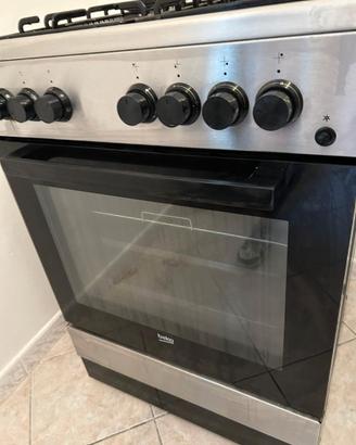 Stufa Beko 4 fuochi a gas con forno