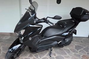 Yamaha X-Max400 nero con bauletto 