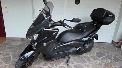 Yamaha X-Max400 nero con bauletto 