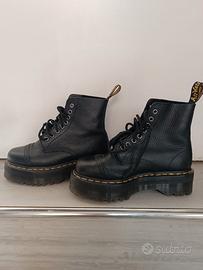 Dr. Martens di pelle nera