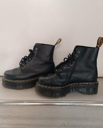 Dr. Martens di pelle nera
