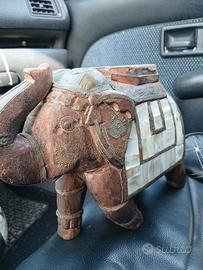 grosso elefante in legno