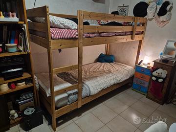Letto a castello + 2 materassi IKEA 