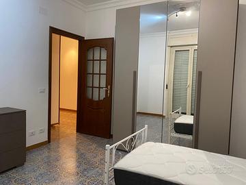 Stanza vicino al Policlinico per studentessa