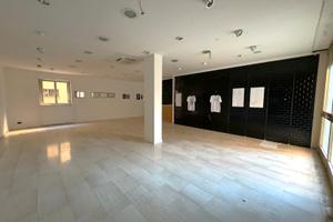 Locale-90 mq con quattro entrate-trav. via Zurlo