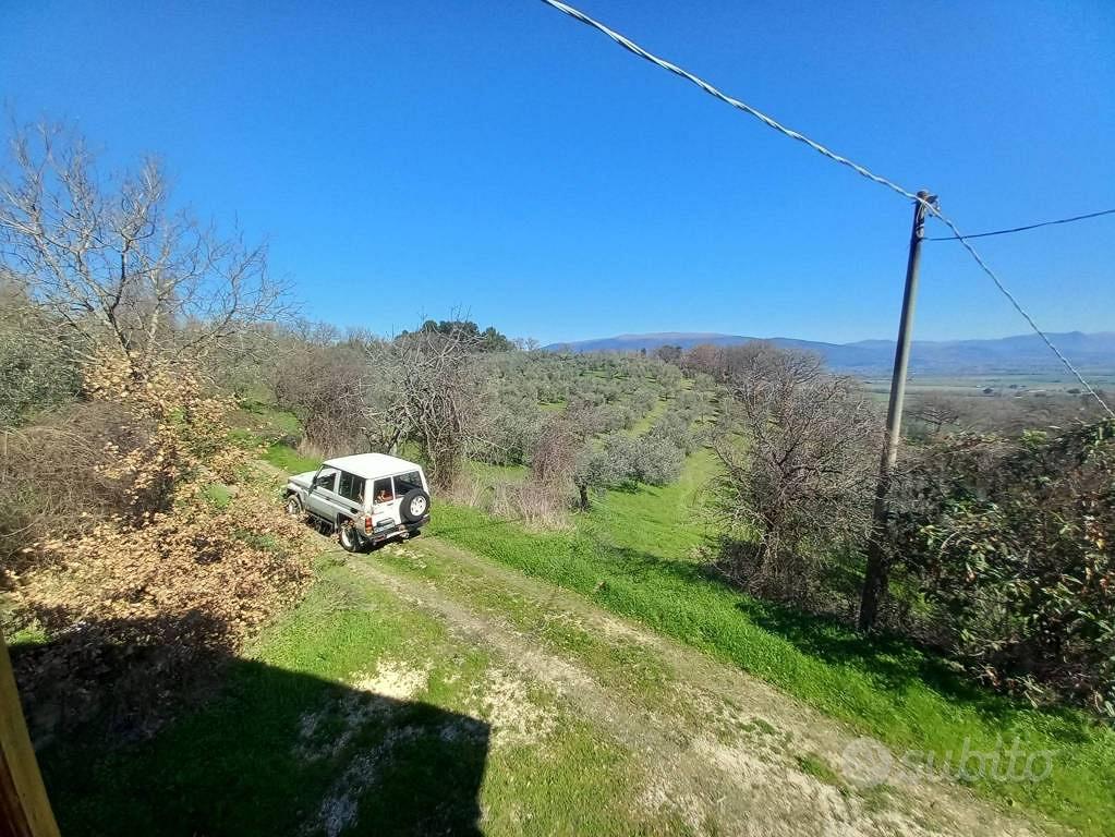 Rustico / Casale di 200 m² con 4 locali e box auto - Altro