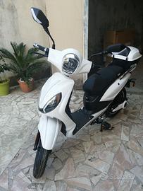 bicicletta con pedalata assistita
