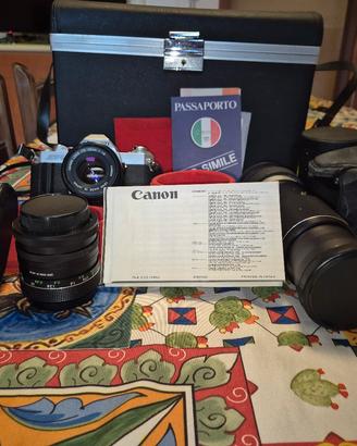 Macchina fotografica Canon anni 80 con accessori 