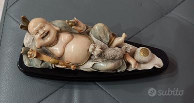 Statuina rara Thailandese di Budda in ceramica