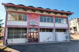 Capannone commerciale di 545mq + 400 scoperto