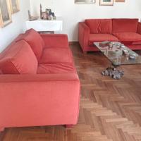 divani e tavolino in cristallo