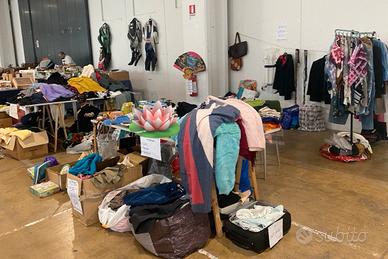 Merce per mercatino usato e vintage d'antiquariato