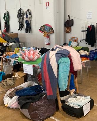 Merce per mercatino usato e vintage d'antiquariato