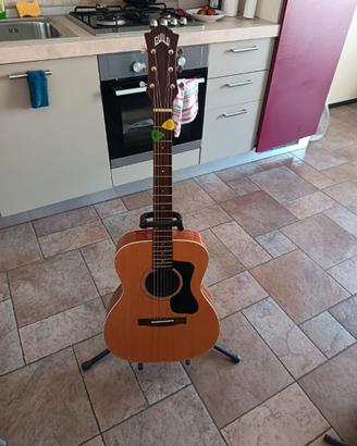 Chitarra acustica Guild