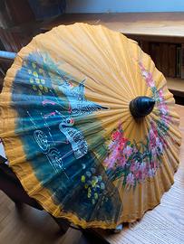 Ombrellino orientale vintage dipinto a mano