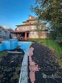 Villa singola con terreno a Santa Venerina