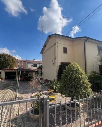 Casa indipendente di 125 m² con 3 locali e box aut