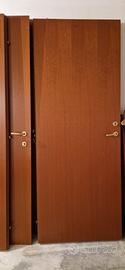 6 porte  marroni complete di telai e maniglie