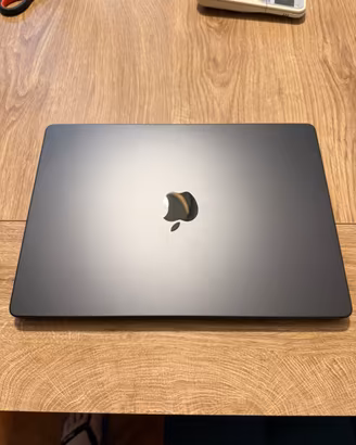 Macbook Pro M5 Pro 24 Gb RAM 2TB SSD 18/20 Core