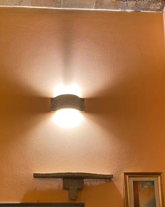 Lampade e mensole in pietra calcarea