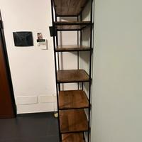 Libreria industrial in legno massello e metallo