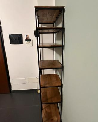 Libreria industrial in legno massello e metallo