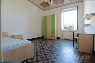 VIALE EUROPA - stanza per studentessa