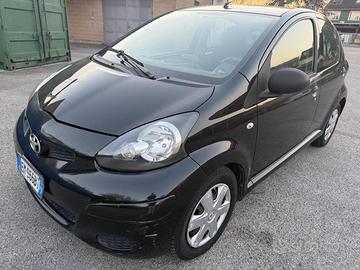 TOYOTA Aygo 1.0 12V VVT-i 5p Deep Ocean Connect