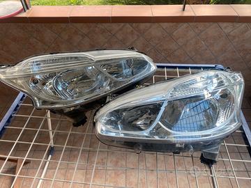 Peugeot 208 fari stop sterzo specchietti