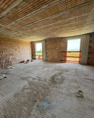 Immobile di 320 m² a San Marcellino