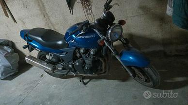  motocicletta Kawasaki zr7 ,750s