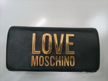 Portafoglio Love Moschino Nero con Scritta Dorata