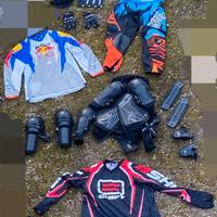 Abbigliamento completo cross/enduro + protezioni