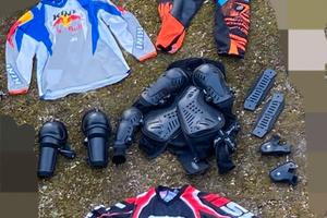  Abbigliamento completo cross/enduro + protezioni