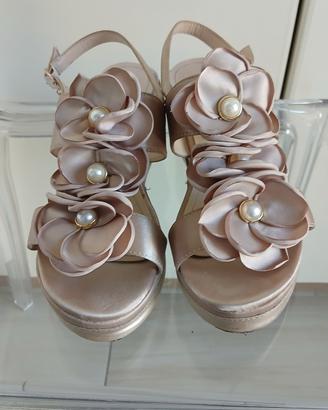 SANDALI IN SATIN CON ZEPPA E APPLICAZIONI  n. 39