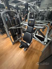 Shoulder press technogym
