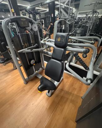 Shoulder press technogym