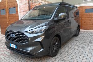 Ford Nugget Westfalia con tetto a soffietto