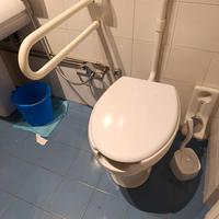 WC per anziani e disabili attrezzato