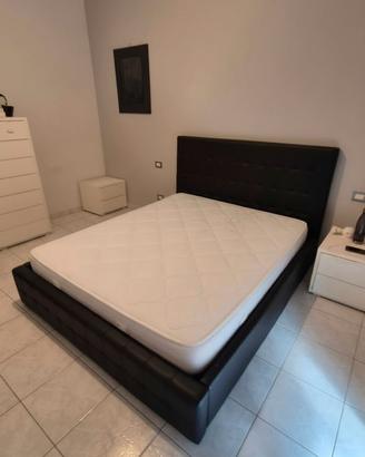 Letto matrimoniale con contenitore