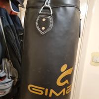 sacco per allenamento boxe con guantoni