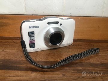Nikon Coolpix S31 bianca compatta