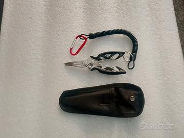 Pinza da pesca multiuso con comodo moschettone