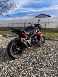 Triumph speed triple 1050 R abs 33300 km
