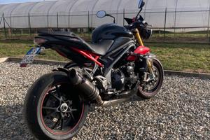 Triumph speed triple 1050 R abs 33300 km