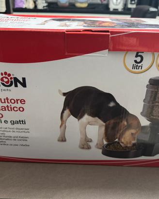 Distributore automatico cibo cani e gatti