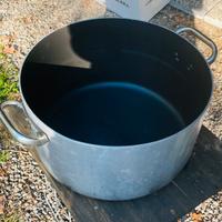 Pentola in alluminio da ristorante con coperchio