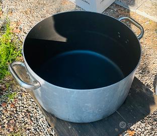 Pentola in alluminio da ristorante con coperchio