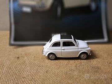 modellino auto Fiat 500 in scala 1/60.